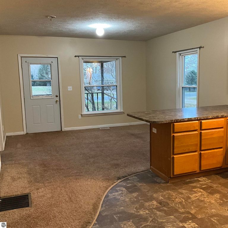 Image 11 of property listing at 3394 W Washington Road, Ithaca, MI 48847