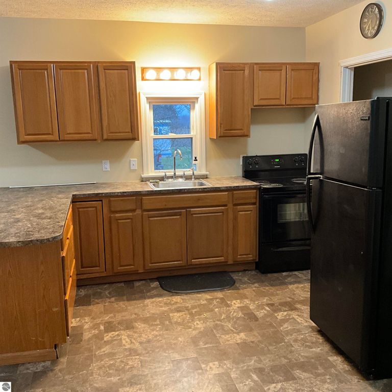 Image 12 of property listing at 3394 W Washington Road, Ithaca, MI 48847