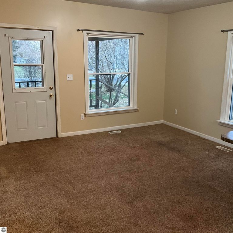 Image 17 of property listing at 3394 W Washington Road, Ithaca, MI 48847