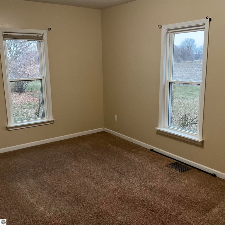 Image 22 of property listing at 3394 W Washington Road, Ithaca, MI 48847