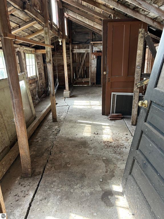 Image 33 of property listing at 3394 W Washington Road, Ithaca, MI 48847