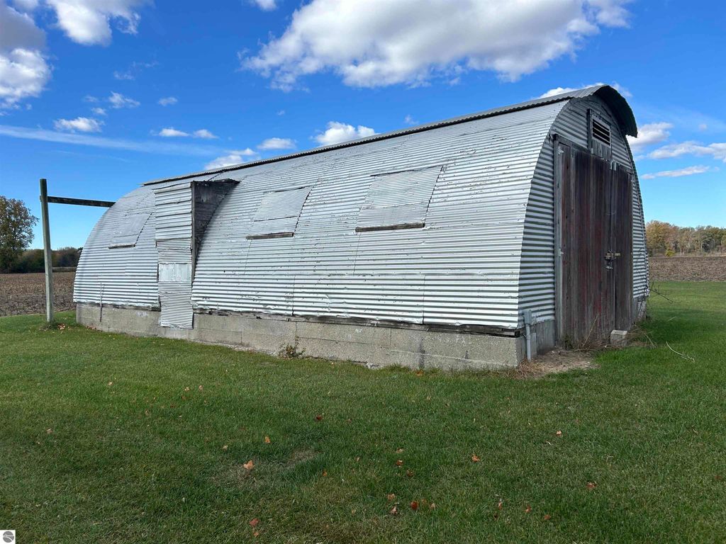 Image 36 of property listing at 3394 W Washington Road, Ithaca, MI 48847