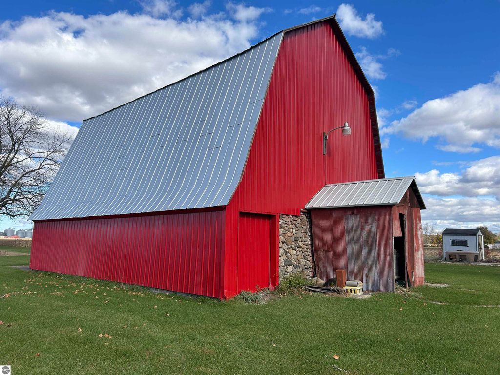 Image 38 of property listing at 3394 W Washington Road, Ithaca, MI 48847