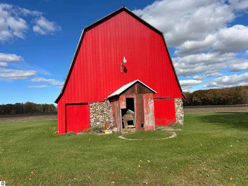 Image 39 of property listing at 3394 W Washington Road, Ithaca, MI 48847