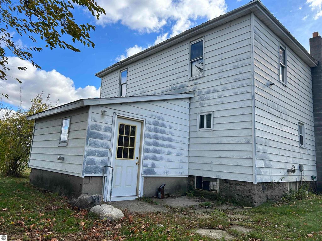 Image 43 of property listing at 3394 W Washington Road, Ithaca, MI 48847