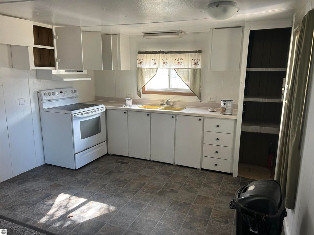 Image 48 of property listing at 3394 W Washington Road, Ithaca, MI 48847