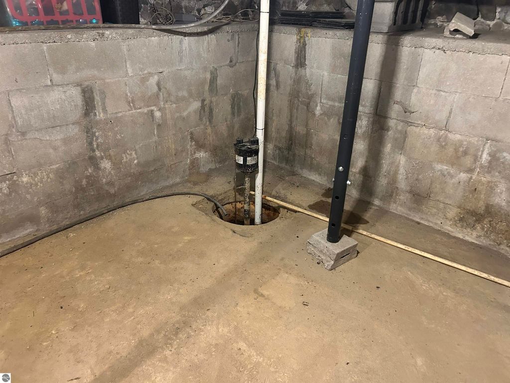 Image 54 of property listing at 3394 W Washington Road, Ithaca, MI 48847