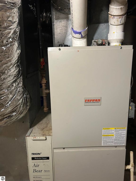 Image 56 of property listing at 3394 W Washington Road, Ithaca, MI 48847