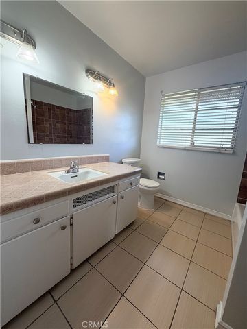 323 E Holly Street, Rialto, CA 92376