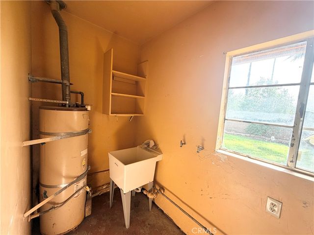 323 E Holly Street, Rialto, CA 92376