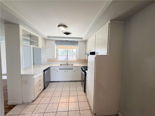 323 E Holly Street, Rialto, CA 92376