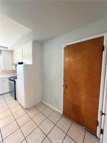 323 E Holly Street, Rialto, CA 92376