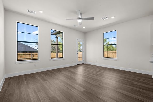 932 Bosque River Drive, Granbury, TX 76048
