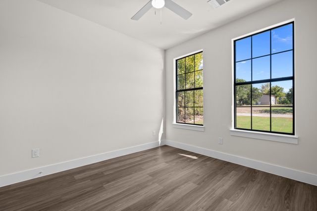 932 Bosque River Drive, Granbury, TX 76048