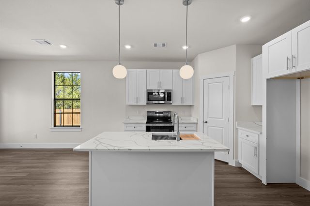 932 Bosque River Drive, Granbury, TX 76048