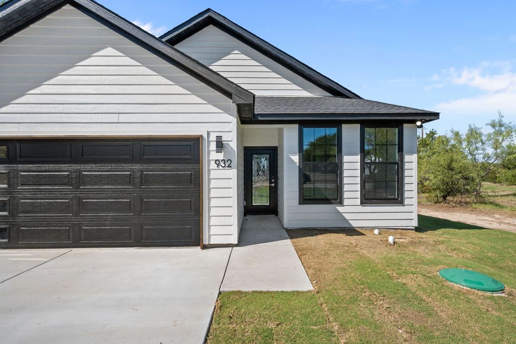 932 Bosque River Drive, Granbury, TX 76048 — photo 3