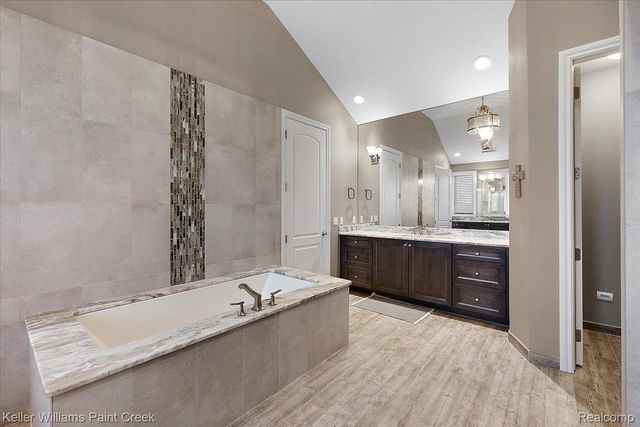 4838 Pinecrest Court, Rochester, MI 48306