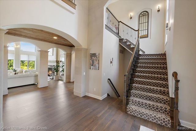 4838 Pinecrest Court, Rochester, MI 48306