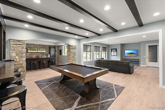 4838 Pinecrest Court, Rochester, MI 48306