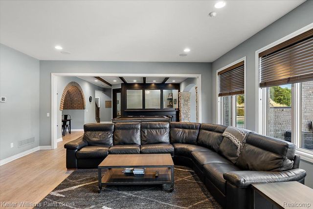 4838 Pinecrest Court, Rochester, MI 48306
