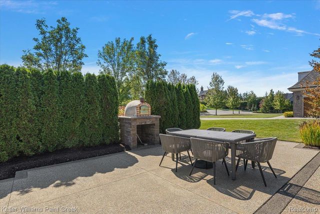 4838 Pinecrest Court, Rochester, MI 48306