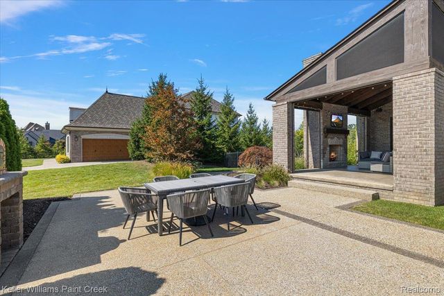 4838 Pinecrest Court, Rochester, MI 48306