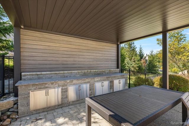 4838 Pinecrest Court, Rochester, MI 48306