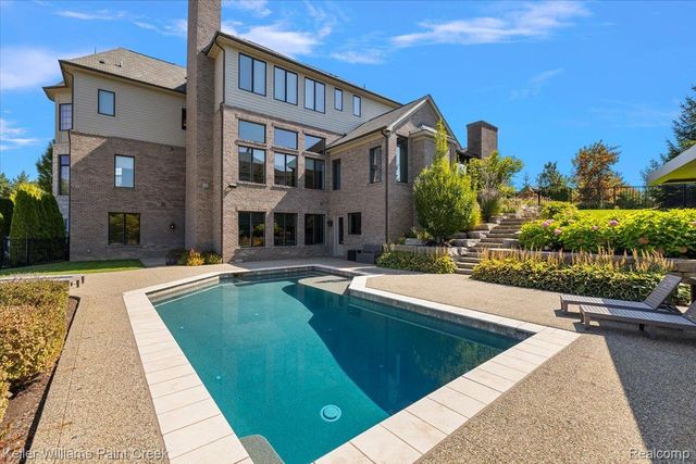 4838 Pinecrest Court, Rochester, MI 48306