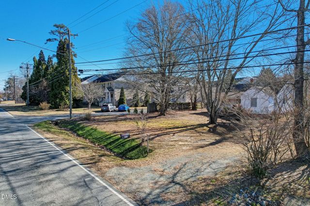 805 E Haggard Avenue, Elon, NC 27244