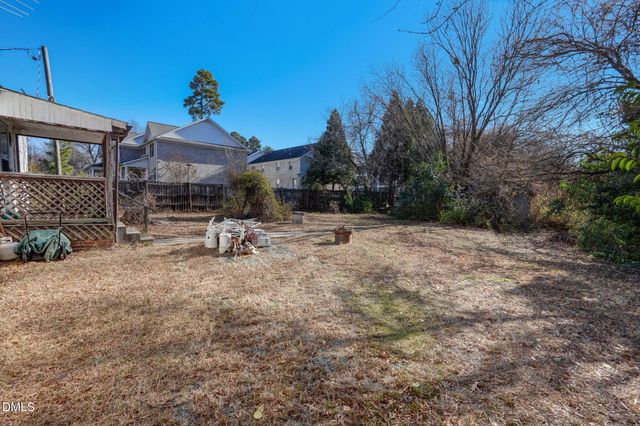 805 E Haggard Avenue, Elon, NC 27244
