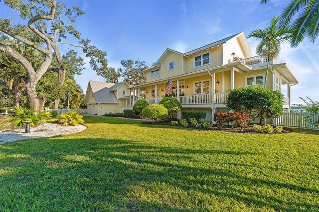 2211 6TH STREET W, Palmetto, FL 34221