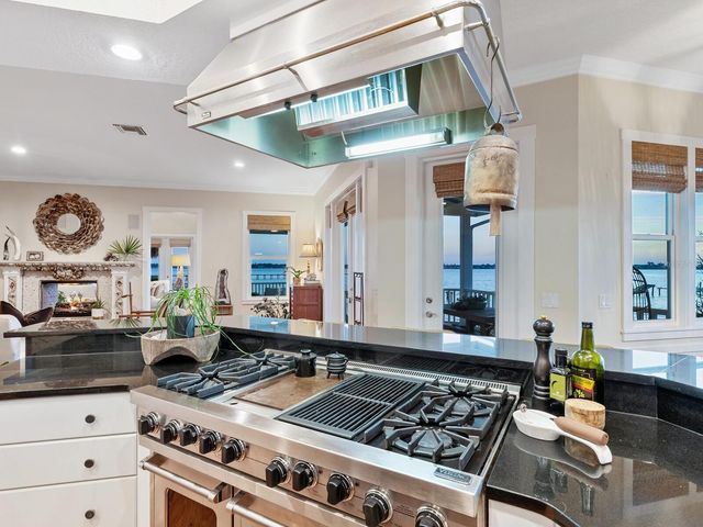 2211 6TH STREET W, Palmetto, FL 34221