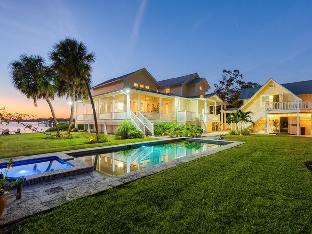 2211 6TH STREET W, Palmetto, FL 34221