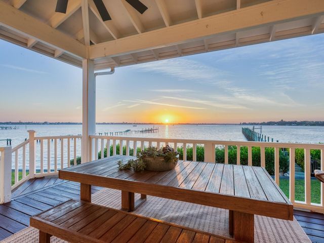 2211 6TH STREET W, Palmetto, FL 34221