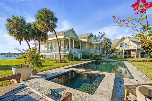 2211 6TH STREET W, Palmetto, FL 34221