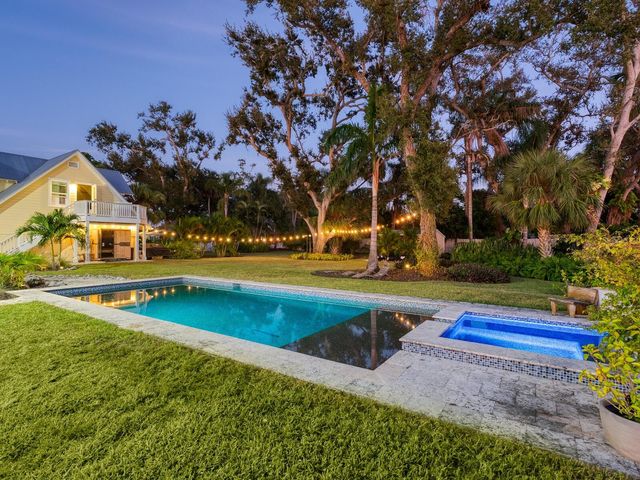 2211 6TH STREET W, Palmetto, FL 34221