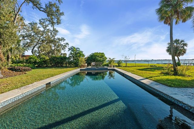 2211 6TH STREET W, Palmetto, FL 34221