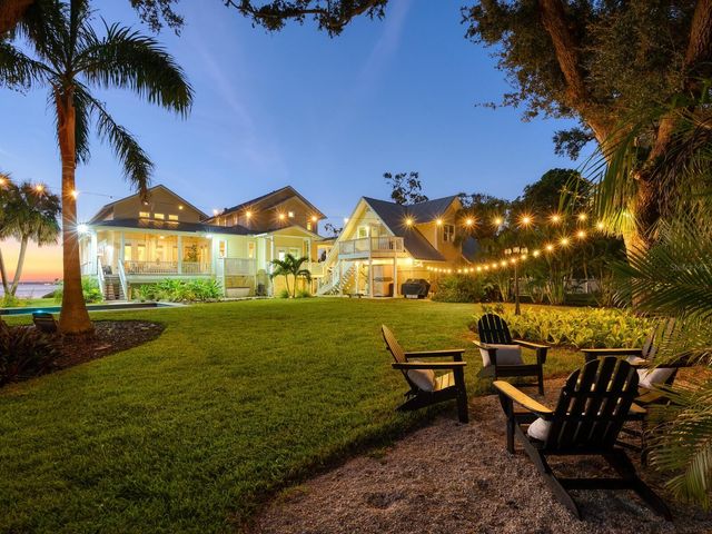 2211 6TH STREET W, Palmetto, FL 34221