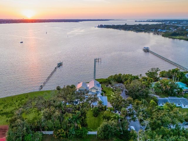 2211 6TH STREET W, Palmetto, FL 34221