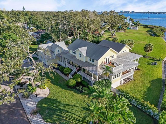 2211 6TH STREET W, Palmetto, FL 34221