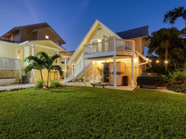 2211 6TH STREET W, Palmetto, FL 34221