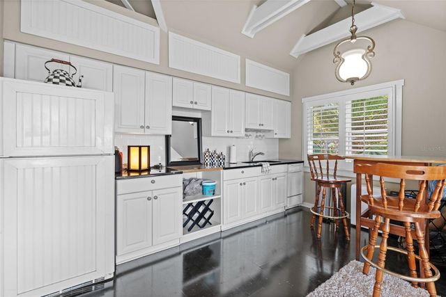 2211 6TH STREET W, Palmetto, FL 34221