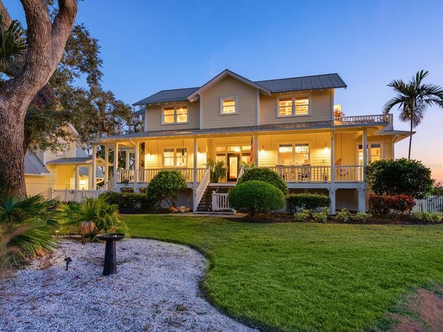 2211 6TH STREET W, Palmetto, FL 34221