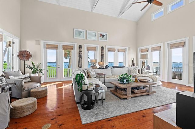 2211 6TH STREET W, Palmetto, FL 34221