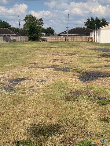 104 Cozzi Circle, Victoria, TX 77901