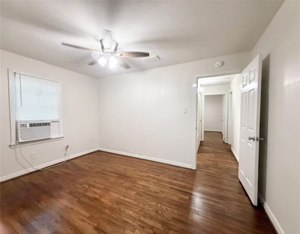 824 S Anderson Street, Angleton, TX 77515