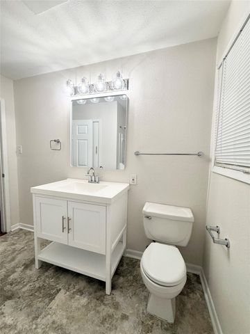 824 S Anderson Street, Angleton, TX 77515