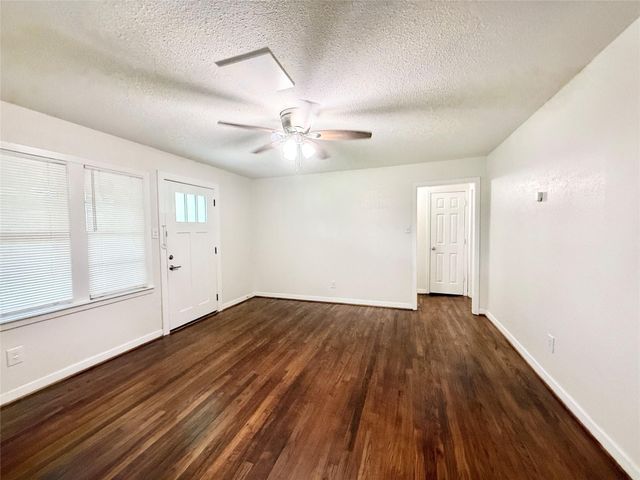 824 S Anderson Street, Angleton, TX 77515