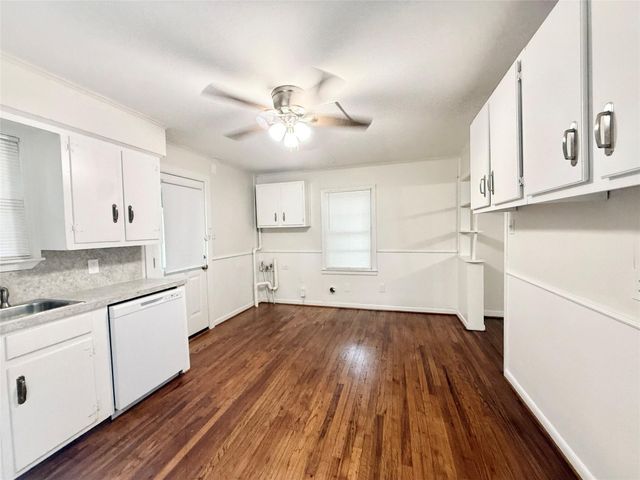 824 S Anderson Street, Angleton, TX 77515