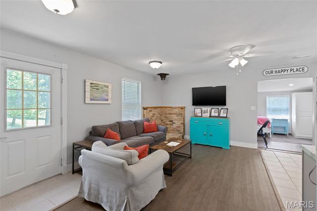 1145 Sunset Drive, Bloomsdale, MO 63627